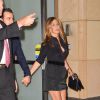 Justin Theroux et sa fiancée Jennifer Aniston arrivant main dans la main à la présentation de la série HBO "The Leftovers" à New York le 23 juin 2014