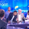 Cyril Hanouna, Jamel Debbouze et Michaël Youn s'incrustent sur le plateau d'i-Télé avec Pascal Praud le mercredi 25 juin (dans le cadre de Touche pas à mon poste).