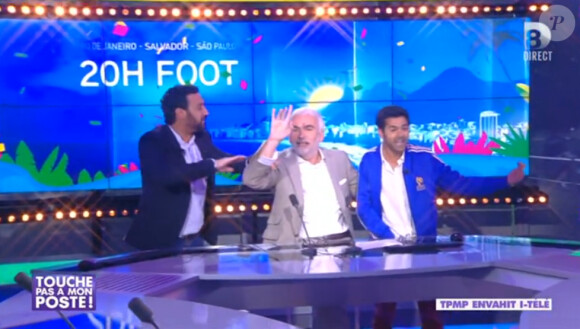 Cyril Hanouna, Jamel Debbouze et Michaël Youn s'incrustent sur le plateau d'i-Télé avec Pascal Praud le mercredi 25 juin (dans le cadre de Touche pas à mon poste).
