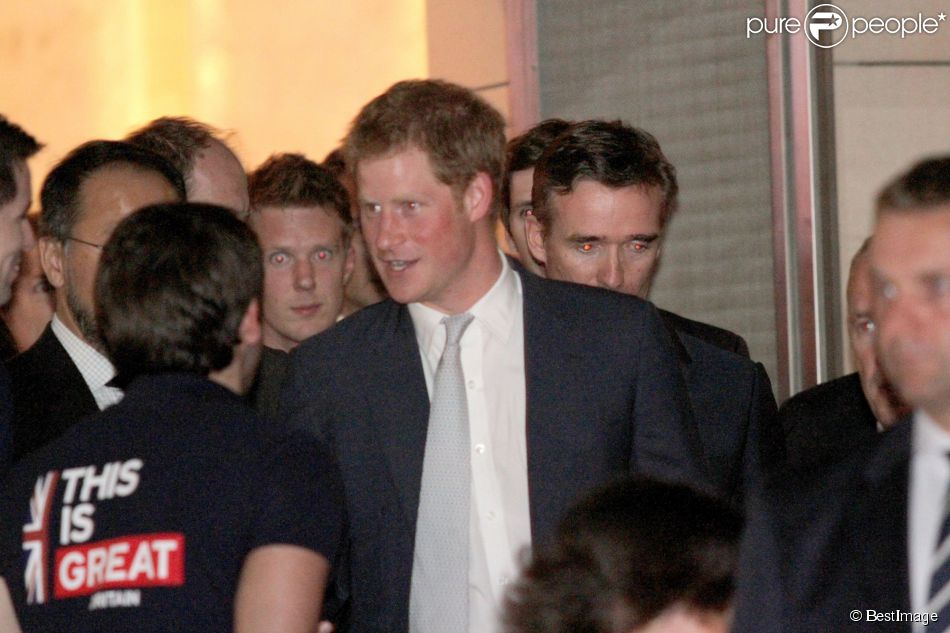 Le prince Harry assiste à un dîner au consulat britannique de Sao Paulo, le 25 juin 2014.