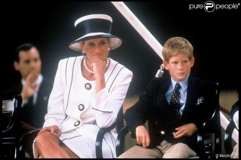  Archives - Lady Diana et le prince Harry, à Londres, le 19 août 1995. 
  