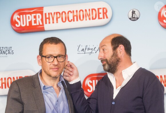Dany Boon et Kad Merad lors du photocall du film "Supercondriaque" à Berlin, le 31 mars 2014. 