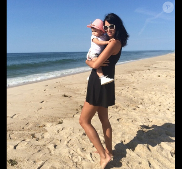 Jade Foretet Liva profitent du soleil dans les Hamptons aux Etats-Unis. Juin 2014.