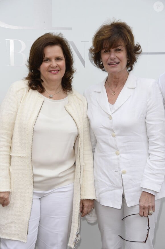 Nathalie Bellon-Szabo, Présidente des Lieux et Marques de Prestige SODEXO, et Anne Cassel lors de la 4ème édition du "Brunch Blanc" sur le bateau Le Paquebot à Paris, le 29 juin 2014.