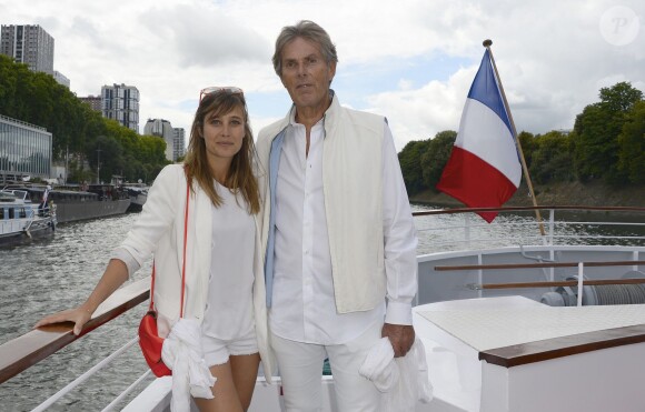 Julie de Bona et Dominique Desseigne lors de la 4ème édition du "Brunch Blanc" sur le bateau Le Paquebot à Paris, le 29 juin 2014.
