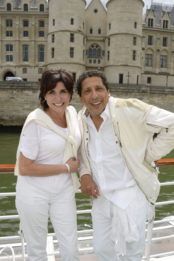 Liane Foly et Smain lors de la 4ème édition du "Brunch Blanc" sur le bateau Le Paquebot à Paris, le 29 juin 2014.