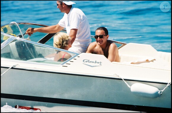 Lady Di et Dodi al-Fayed à Saint-Tropez le 16 juillet 1997. 