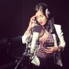 Ayem Nour en studio d'enregistrement : "Coming Soon... @studio_hilltop #Work #Hard #Studio #Night #Summer #White #Inspiration #instamoment #Redlips #Ayem"