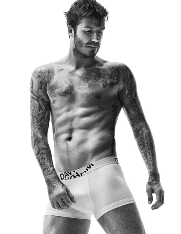 David Beckham tombe à nouveau le pantalon pour dévoiler la nouvelle collection de David Beckham Bodywear, disponible à partir du 21 août.