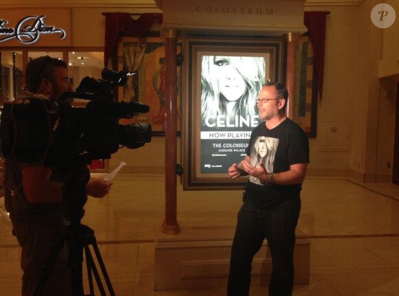 Richard Dunn pose devant le Caesars Palace, avant le concert de Céline Dion,à Las Vegas, le 4 juillet 2014.