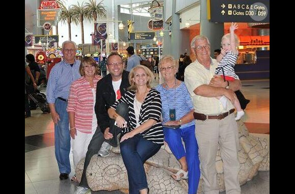 Richard Dunn pose avec sa famille à l'aéroport de Las Vegas, le 3 juillet 2014.