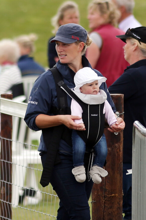 Zara Phillips et sa fille Mia Grace au Barbury Inter International Horse Trials à Wiltshire, le samedi 5 juillet 2014. 