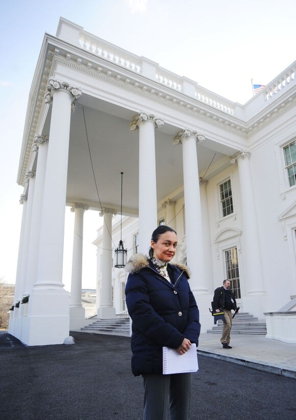 Laurence Haim devant la Maison Blanche à Washington, le 4 février 2009