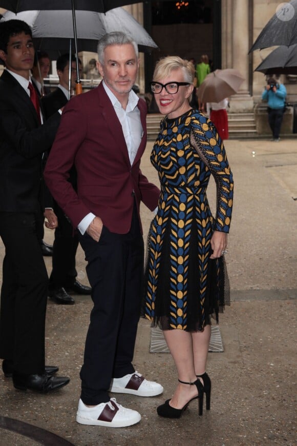 Baz Luhrmann et Catherine Martin arrivent à l'hôtel Salomon de Rothschild pour assister au défilé Valentino haute couture automne-hiver 2014-2015. Paris, le 9 juillet 2014.