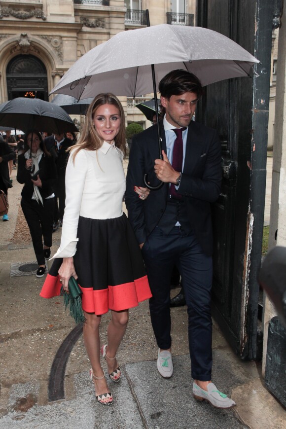 Olivia Palermo et Johannes Huebl arrivent à l'hôtel Salomon de Rothschild pour assister au défilé Valentino haute couture automne-hiver 2014-2015. Paris, le 9 juillet 2014.