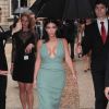 Kim Kardashian arrive à l'hôtel Salomon de Rothschild pour assister au défilé Valentino haute couture automne-hiver 2014-2015. Paris, le 9 juillet 2014.