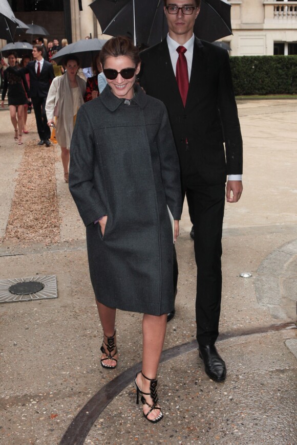 Clotilde Courau arrive à l'hôtel Salomon de Rothschild pour assister au défilé Valentino haute couture automne-hiver 2014-2015. Paris, le 9 juillet 2014.