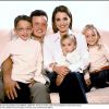 Abdullah II et Rania de Jordanie avec leurs enfants Hussein, Iman et Salma en 2001 au palais, à Amman.