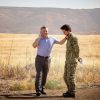 Le roi Abdullah II de Jordanie et le prince héritier Hussein en train d'appeler la reine Rania après que le jeune homme a achevé avec succès sa formation de parachutiste, le 18 mai 2014. Photo publiée sur Instagram par Rania, très fière.
