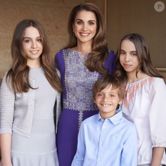 La reine Rania de Jordanie entourée de ses enfants la princesse Iman, le prince Hashem et la princesse Salma. Photo publiée par la reine le 24 juin 2014