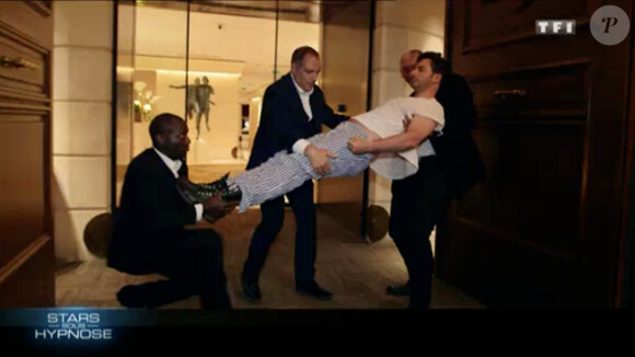 Michaël Youn sous hypnose, transporté à Marrakech (Stars sous hypnose, diffusé le vendredi 11 juillet 2014 sur TF1.)