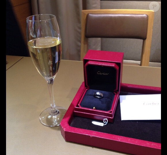 Vincent a dévoilé sa bague de fiançailles sur son compte Instagram. Avec Hillary le mariage approche ! Juillet 2014.