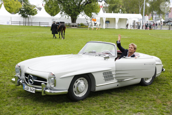 Nico Rosberg au volant de la célèbre Mercedes 300 SL de 1958, à Aachen le 15 juillet 2014