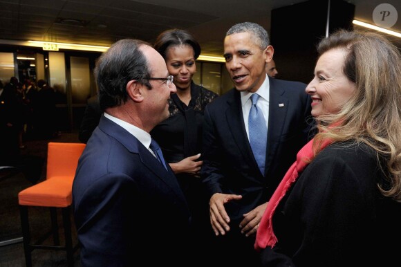 Barack Obama, Michelle, François Hollande et Valérie Trierweiler lors de l'hommage à Nelson Mandela le 10 décembre à Soweto.