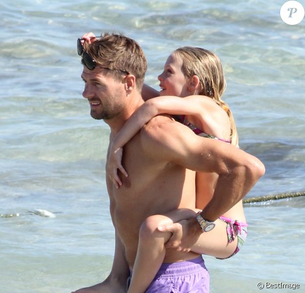 Steven Gerrard et sa fillette Lilly-Ella à Ibiza le 15 juillet 2014