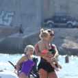  Alex Gerrard, l'épouse de Steven Gerrard, lors de ses vacances à Ibiza avec ses filles Lexie et Lourdes, le 15 juillet 2014 