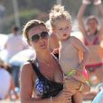  Alex Gerrard et sa fille Lourdes sur une plage d'Ibiza, le 15 juillet 2014 