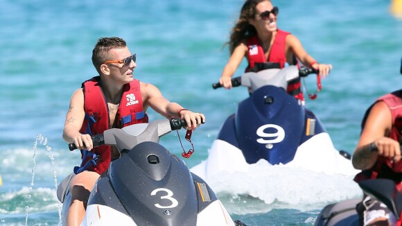 Lucas Digne : La jeune star du PSG, biker des mers au côté de sa belle Tiziri