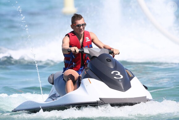 Lucas Digne lors d'une randonnée à jet-ski dans le Golfe de Saint-Tropez, le 17 juillet 2014