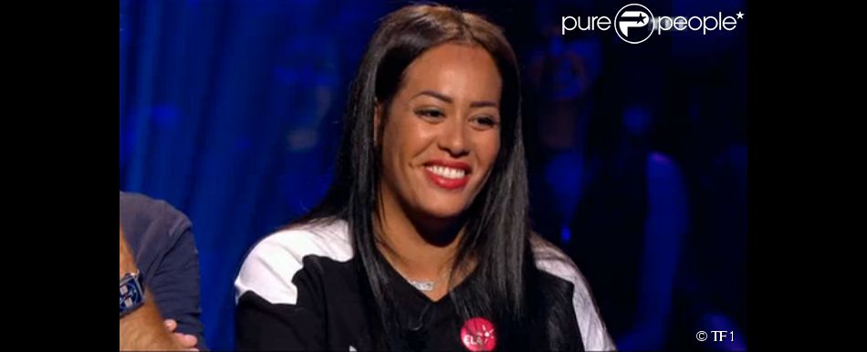 Amel Bent participe Qui veut gagner des millions ? sur TF1, le samedi 19 juillet 2014.
