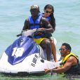 Le footballeur international français, Bacary Sagna, fait du jet-ski avec sa femme Ludivine à Miami, le 19 juillet 2014