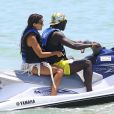 Le footballeur international français, Bacary Sagna, fait du jet-ski avec sa femme Ludivine à Miami, le 19 juillet 2014
