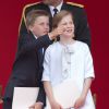 Le prince Gabriel et la princesse héritière Elisabeth de Belgique assistant au défilé militaire de la fête nationale belge, à Bruxelles le 21 juillet 2014