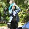 Tallulah Willis avec ses cheveux bleus à Beverly Hills, Los Angeles, le 21 juillet 2014.