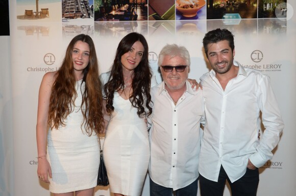 Marc Cerrone et son fils lors de la 19e Soirée Blanche, le 14 juillet 2014 aux Moulins de Ramatuelle.