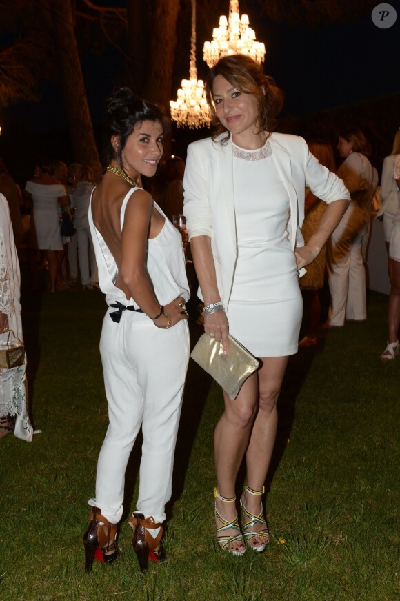 Reem Kherici et Shirley Bousquet lors de la 19e Soirée Blanche, le 14 juillet 2014 aux Moulins de Ramatuelle.