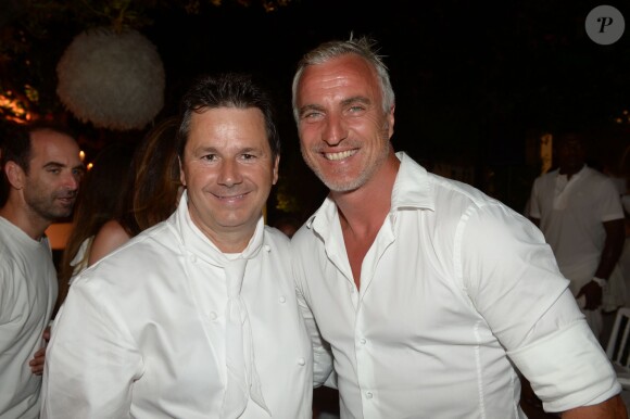 Christophe Leroy et David Ginola lors de la 19e Soirée Blanche, le 14 juillet 2014 aux Moulins de Ramatuelle.