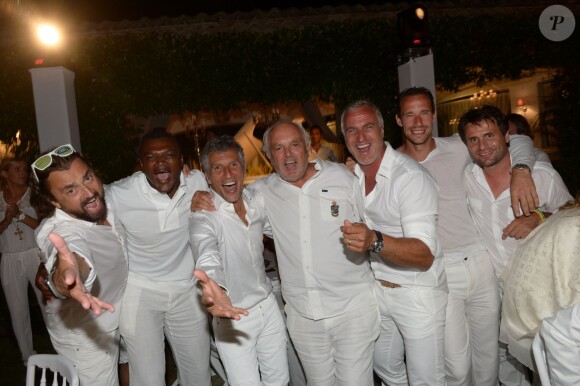 Henri Leconte, Marcel Desailly, Nagui, David Ginola et Fabrice Santoro lors de la 19e Soirée Blanche, le 14 juillet 2014 aux Moulins de Ramatuelle.