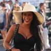 La sexy Ayem Nour se promène dans les rues de Saint-Tropez, le 17 juillet 2014.