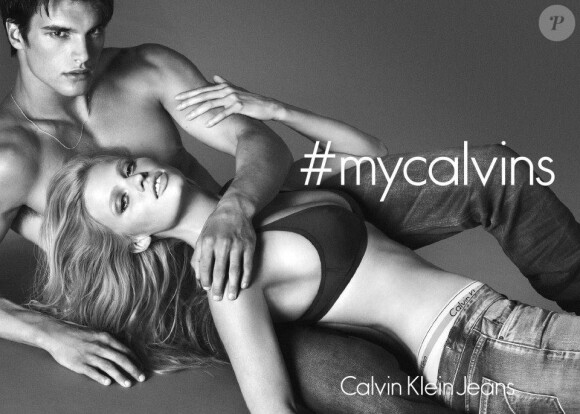 Lara Stone photographiée par Mert et Marcus pour #MyCalvins, la nouvelle campagne de Calvin Klein Jeans et Underwear.