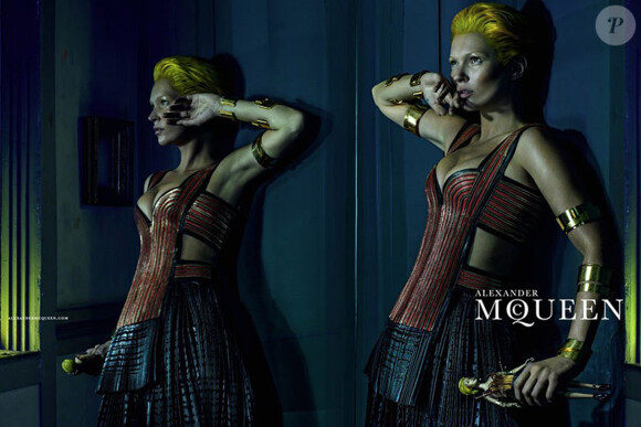 Photos Promotionnelles - Kate Moss pose pour la nouvelle campagne d'Alexander McQueen en janvier 2014