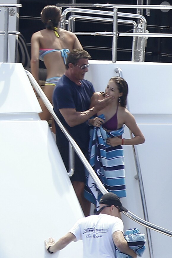 Sylvester Stallone profite de ses vacances avec sa femme Jennifer Flavin et ses trois filles, à Théoule-sur-Mer, sud de la France, le 28 juillet 2014.