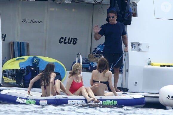 Sylvester Stallone profite de ses vacances avec sa femme Jennifer Flavin et ses trois filles, à Théoule-sur-Mer, sud de la France, le 28 juillet 2014.