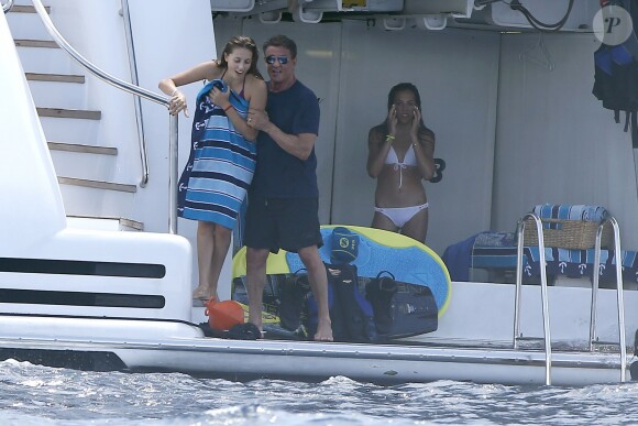 Sylvester Stallone profite de ses vacances avec sa femme Jennifer Flavin et ses trois filles, à Théoule-sur-Mer, sud de la France, le 28 juillet 2014.