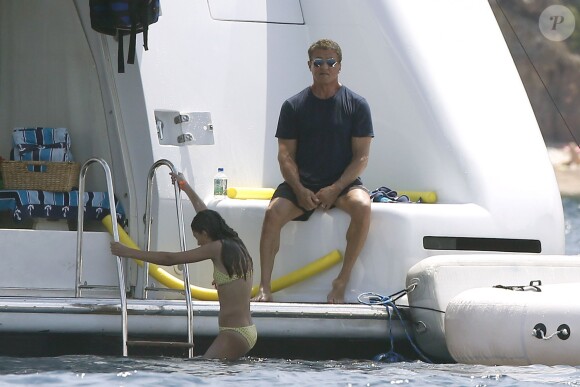 Sylvester Stallone profite de ses vacances avec sa femme Jennifer Flavin et ses trois filles, à Théoule-sur-Mer, sud de la France, le 28 juillet 2014.