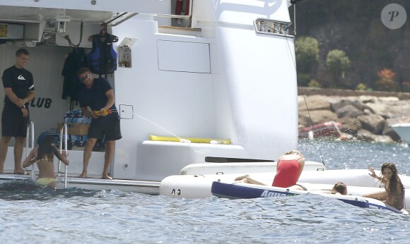 Sylvester Stallone profite de ses vacances avec sa femme Jennifer Flavin et ses trois filles, à Théoule-sur-Mer, sud de la France, le 28 juillet 2014.